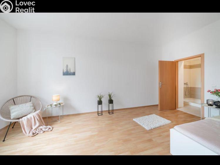 Pronájem bytu 2+KK Praha, Husinecká č. 7