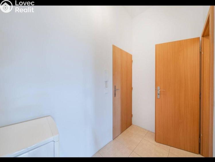 Pronájem bytu 2+KK Praha, Husinecká č. 8