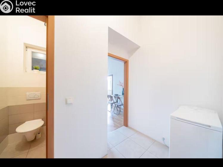 Pronájem bytu 2+KK Praha, Husinecká č. 9