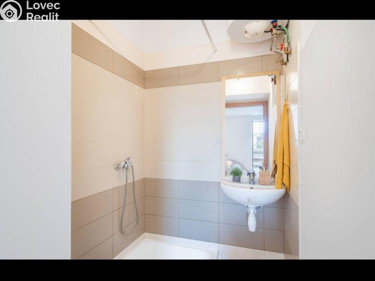 Pronájem bytu 2+KK Praha, Husinecká č. 10