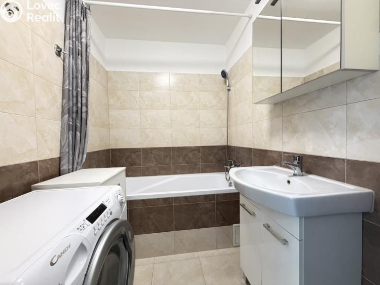 Pronájem bytu 2+1 Pardubice, nábřeží Závodu míru 1858 č. 11