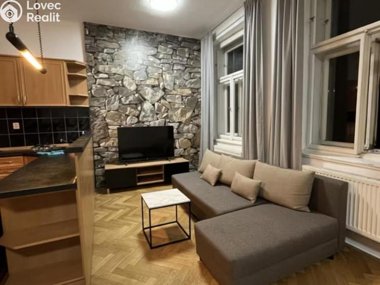 Pronájem bytu 2+KK Praha, Husinecká 664/31 č. 7