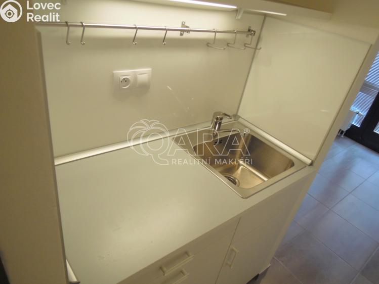 Pronájem kanceláře Praha, Rostislavova 1747/3 č. 8