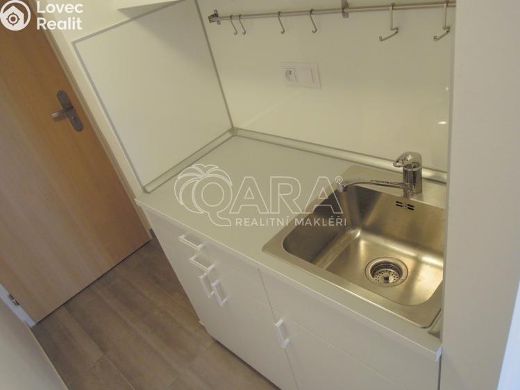 Pronájem bytu 1+KK Praha, Rostislavova 1747/3 č. 11