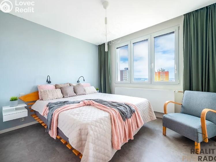 Pronájem bytu 3+1 Praha, Zárubova č. 2