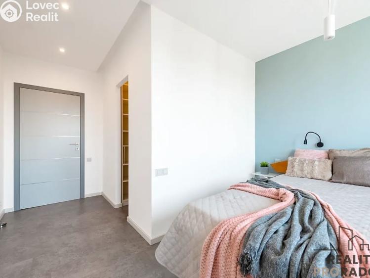 Pronájem bytu 3+1 Praha, Zárubova č. 7