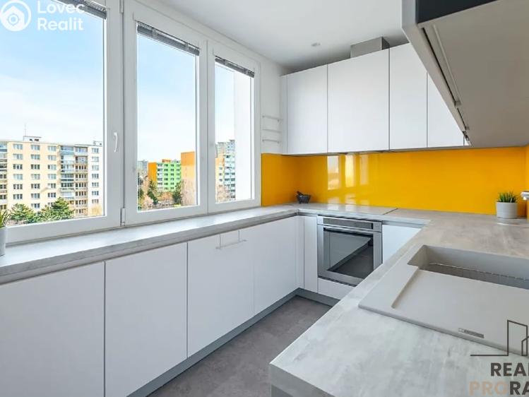 Pronájem bytu 3+1 Praha, Zárubova č. 8