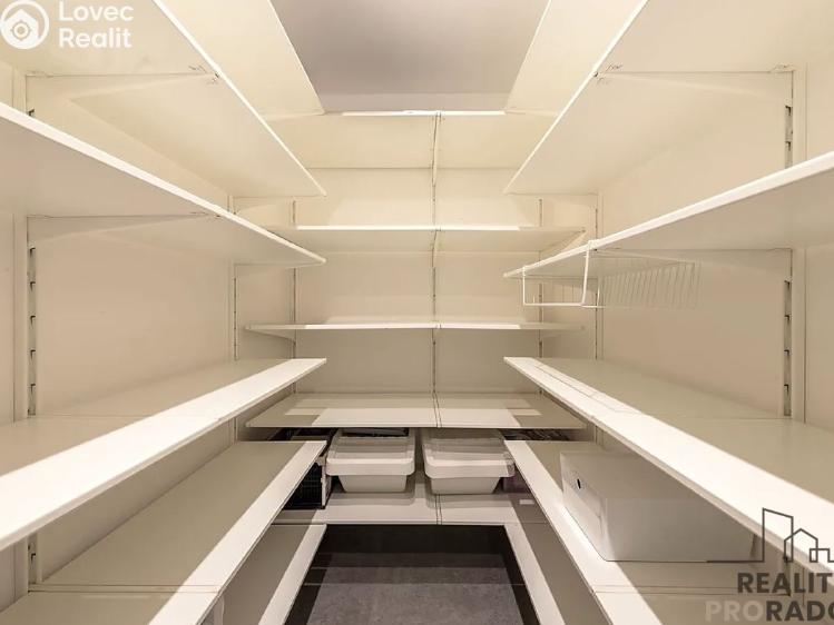 Pronájem bytu 3+1 Praha, Zárubova č. 11