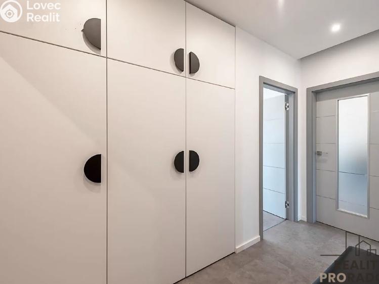 Pronájem bytu 3+1 Praha, Zárubova č. 12