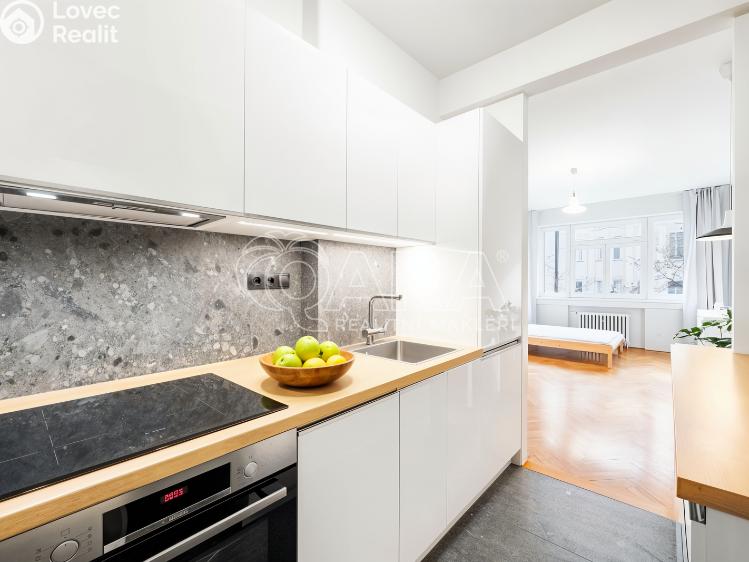 Pronájem bytu 1+KK Praha, Komunardů 430/10 č. 2