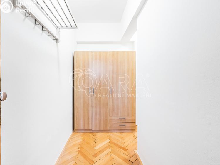 Pronájem bytu 1+KK Praha, Komunardů 430/10 č. 8