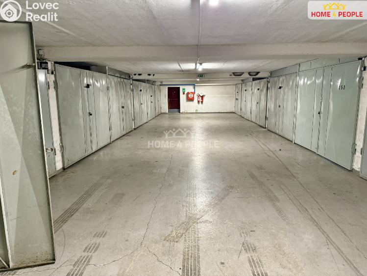 Prodej garáže Praha 13, Bašteckého č. 2