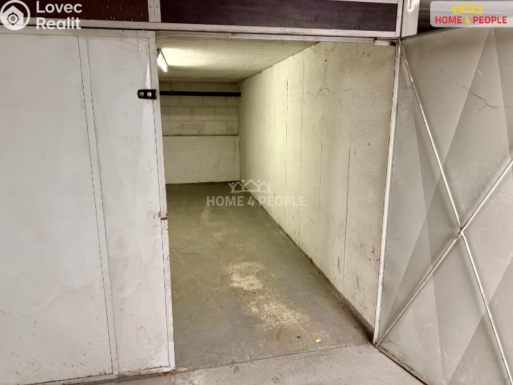 Prodej garáže Praha 13, Bašteckého č. 4
