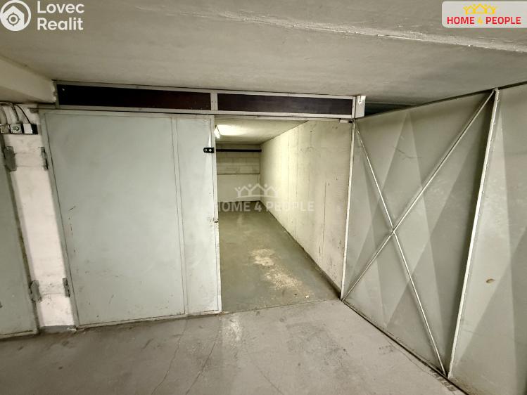 Prodej garáže Praha 13, Bašteckého č. 5