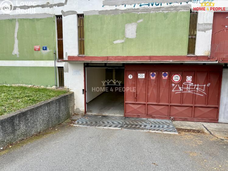 Prodej garáže Praha 13, Bašteckého č. 6