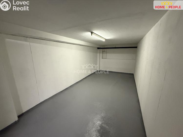 Prodej garáže Praha 13, Bašteckého č. 14