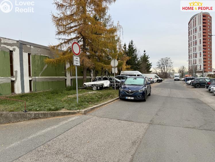 Prodej garáže Praha 13, Bašteckého č. 7