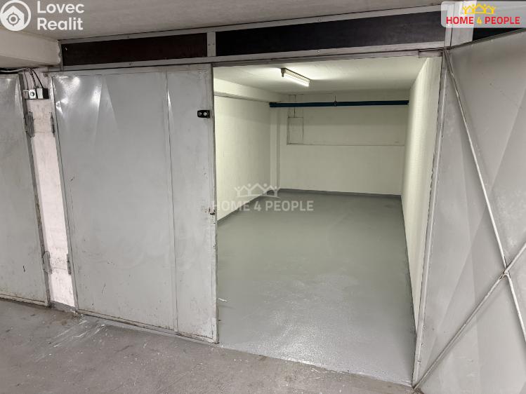 Prodej garáže Praha 13, Bašteckého č. 9