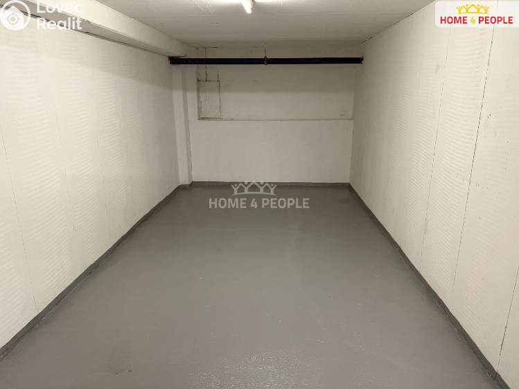 Prodej garáže Praha 13, Bašteckého č. 11