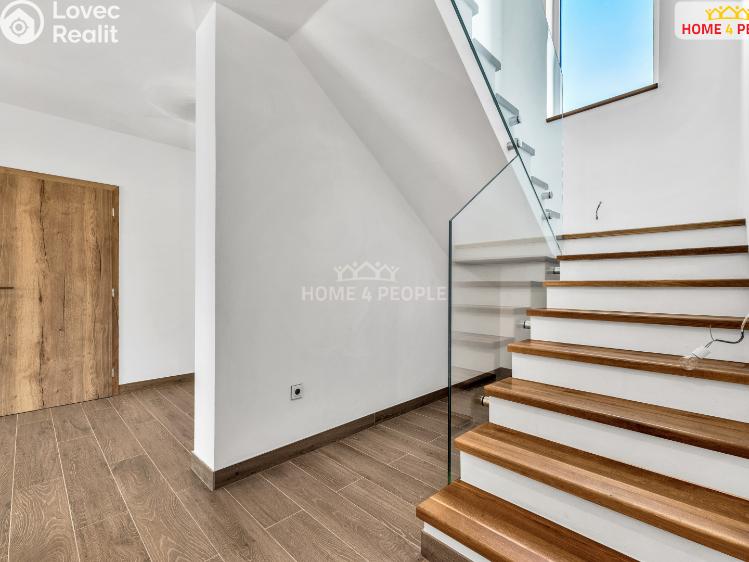 Продаж сімейного будинку Cerhenice, Antonína Hampla č. 24