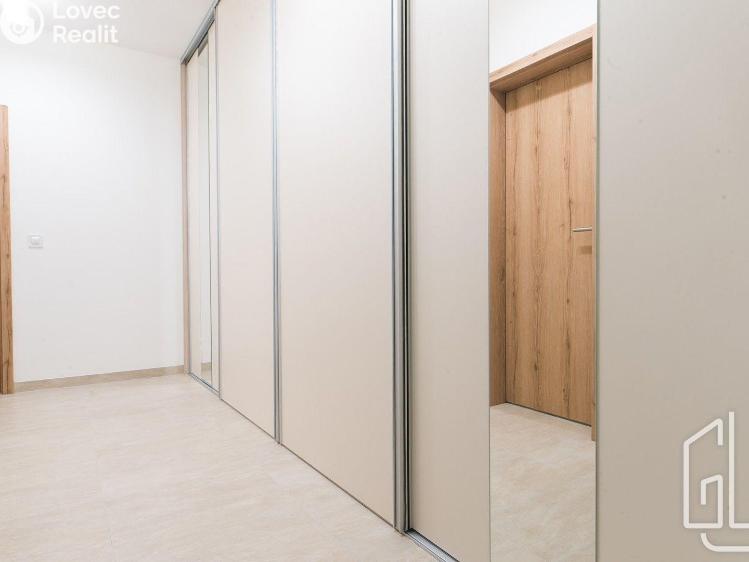 Pronájem bytu 2+KK Praha, Zvěřinova č. 6