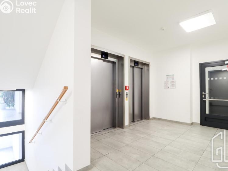 Pronájem bytu 2+KK Praha, Zvěřinova č. 8