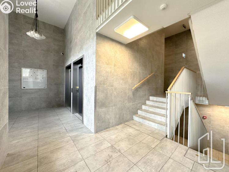 Pronájem bytu 2+KK Praha, Zvěřinova č. 9