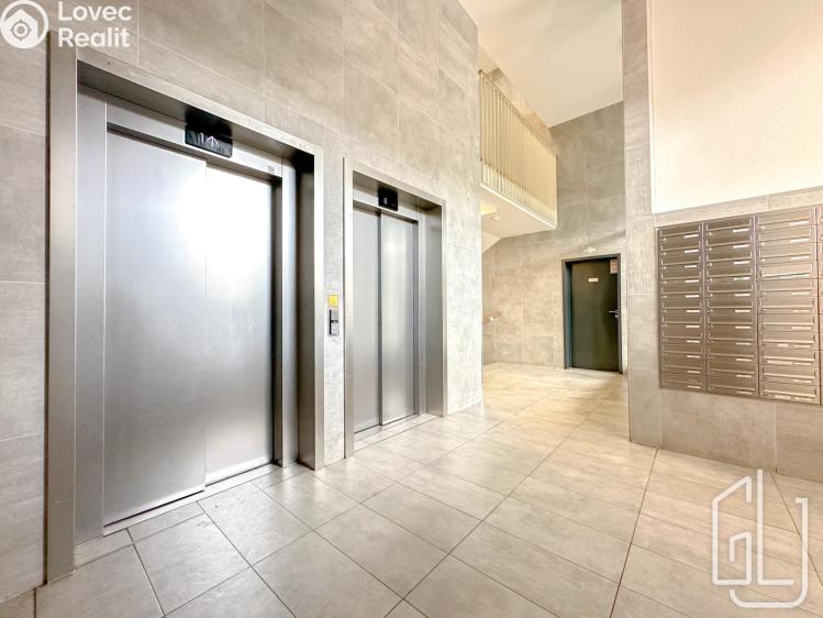 Pronájem bytu 2+KK Praha, Zvěřinova č. 10