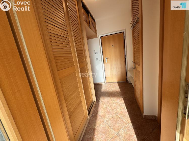 Pronájem bytu 1+KK Praha 8, Nad Okrouhlíkem č. 17