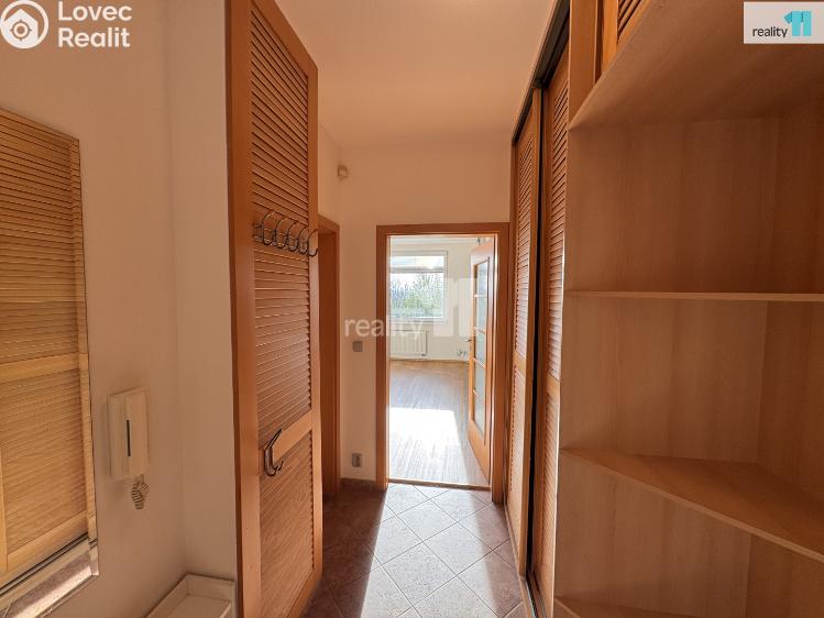 Pronájem bytu 1+KK Praha 8, Nad Okrouhlíkem č. 11