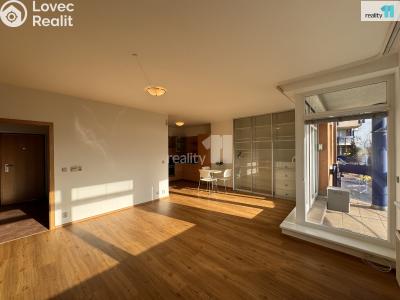 Pronájem bytu 1+KK Praha 8, Nad Okrouhlíkem č. 2