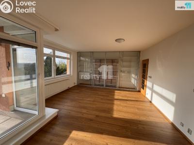 Pronájem bytu 1+KK Praha 8, Nad Okrouhlíkem č. 3