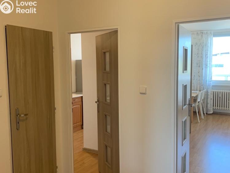 Pronájem bytu 3+1 Praha, U jezera č. 7