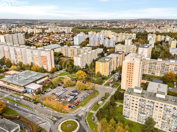 Продажа квартиры 4+1 Praha, Hněvkovského 1372/1 č. 32