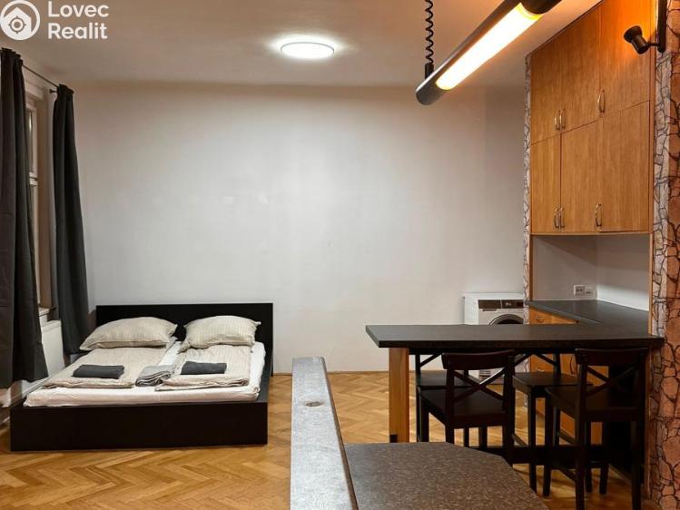 Pronájem bytu 2+KK Praha, Husinecká 789/16 č. 6