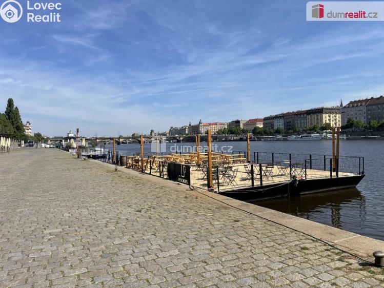 Pronájem bytu 1+1 Praha 5, Na Valentince č. 16