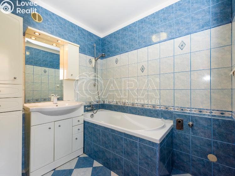 Prodej bytu 3+1 Hostinné, Sídliště 692 č. 9