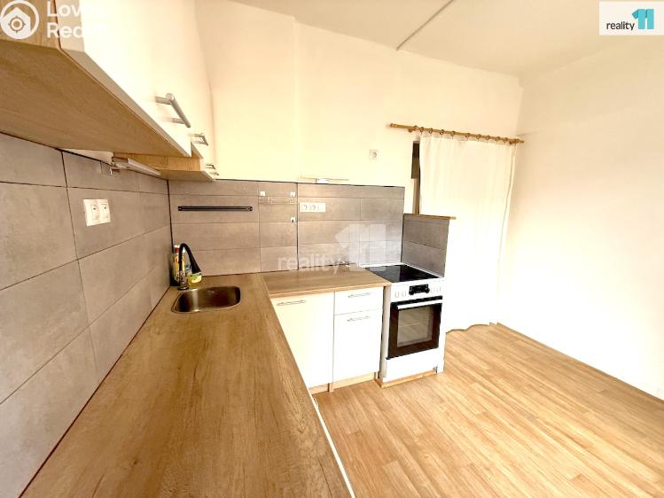 Pronájem bytu 3+1 Karlovy Vary, Majakovského č. 14