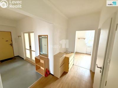 Pronájem bytu 3+1 Karlovy Vary, Majakovského č. 2