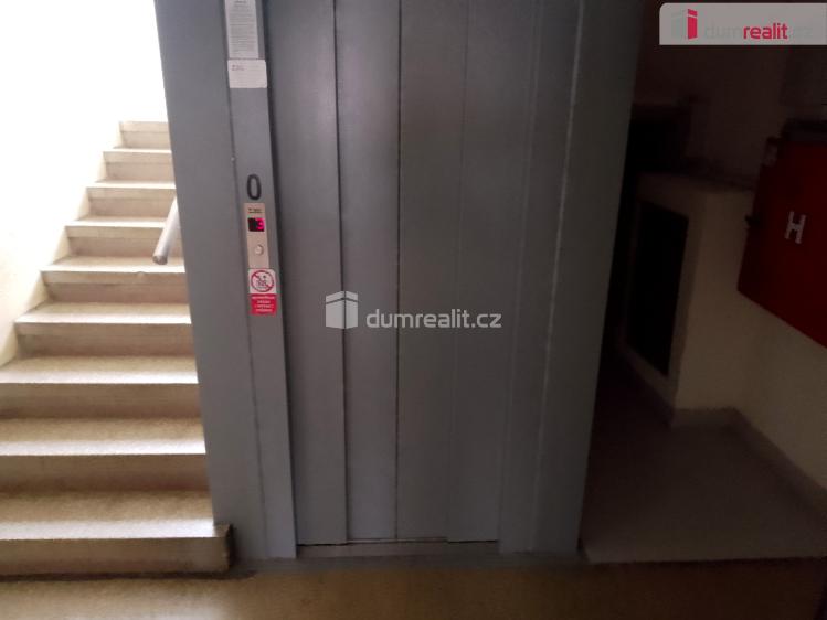 Pronájem bytu 2+1 Karlovy Vary, Přátelství č. 28