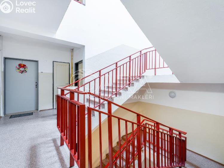 Prodej bytu 3+1 Praha, Nad strouhou 1451/18 č. 18