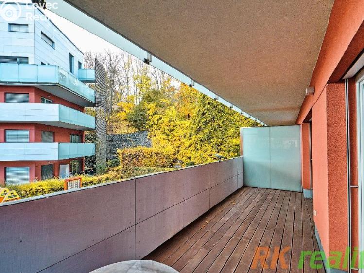 Pronájem bytu 4+KK Praha, Kolejní č. 1