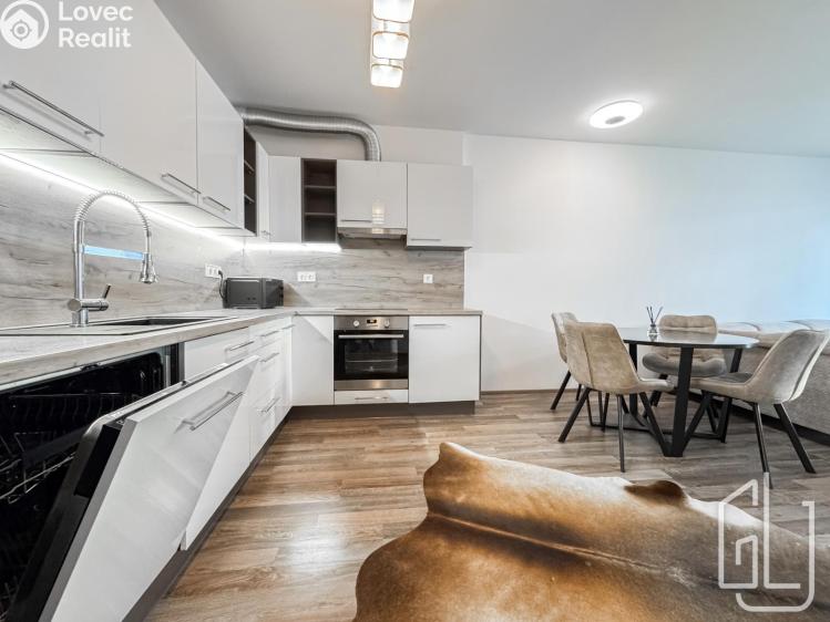 Продаж квартири 2+KK Praha, Zvěřinova č. 17