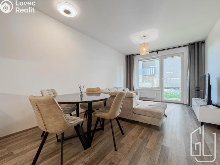 Продаж квартири 2+KK Praha, Zvěřinova č. 3