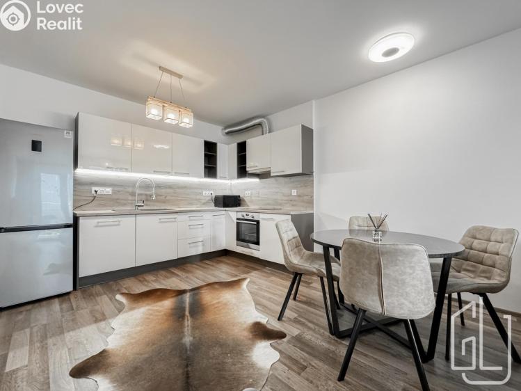 Продаж квартири 2+KK Praha, Zvěřinova č. 4