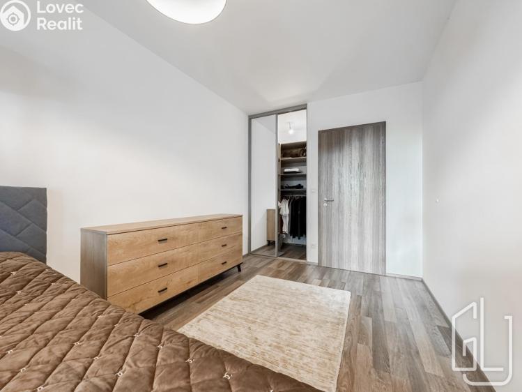 Продаж квартири 2+KK Praha, Zvěřinova č. 9