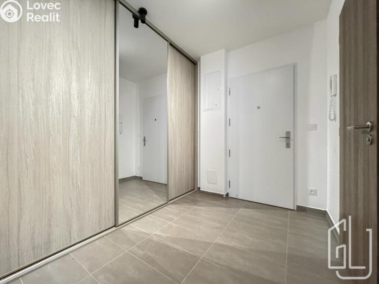 Продаж квартири 2+KK Praha, Zvěřinova č. 11