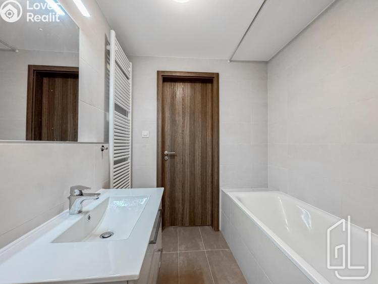 Продаж квартири 2+KK Praha, Zvěřinova č. 12