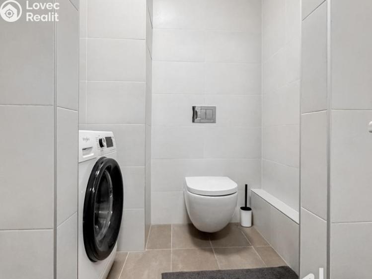 Продаж квартири 2+KK Praha, Zvěřinova č. 13