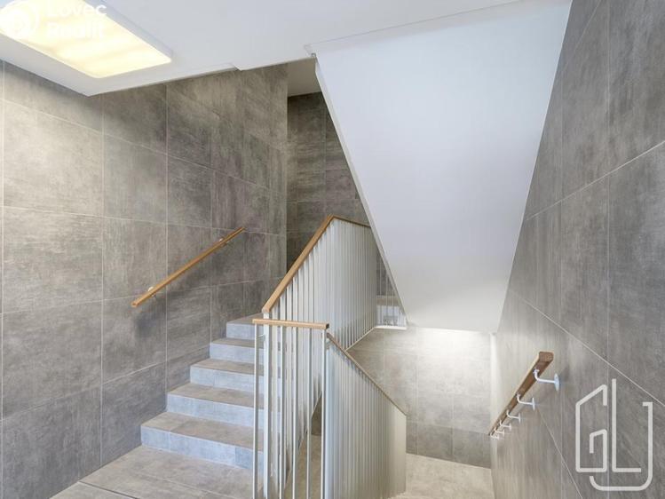 Продаж квартири 2+KK Praha, Zvěřinova č. 14